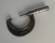 Load image into Gallery viewer, JT Slocomb Co 1"-2" Micrometer Gauge Vintage Precision Measuring Tool w/ Case
