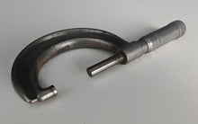 Load image into Gallery viewer, JT Slocomb Co 1"-2" Micrometer Gauge Vintage Precision Measuring Tool w/ Case
