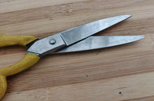 Load image into Gallery viewer, Vintage Kumfi Kut Pinking Shear Scissors - 18 cm - Yellow Handle, Stainless Steel
