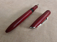 Load image into Gallery viewer, Vintage Platignum Fountain Pen , Burgundy Red , 13.5cm , Used , No Ink
