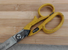 Load image into Gallery viewer, Vintage Kumfi Kut Pinking Shear Scissors - 18 cm - Yellow Handle, Stainless Steel
