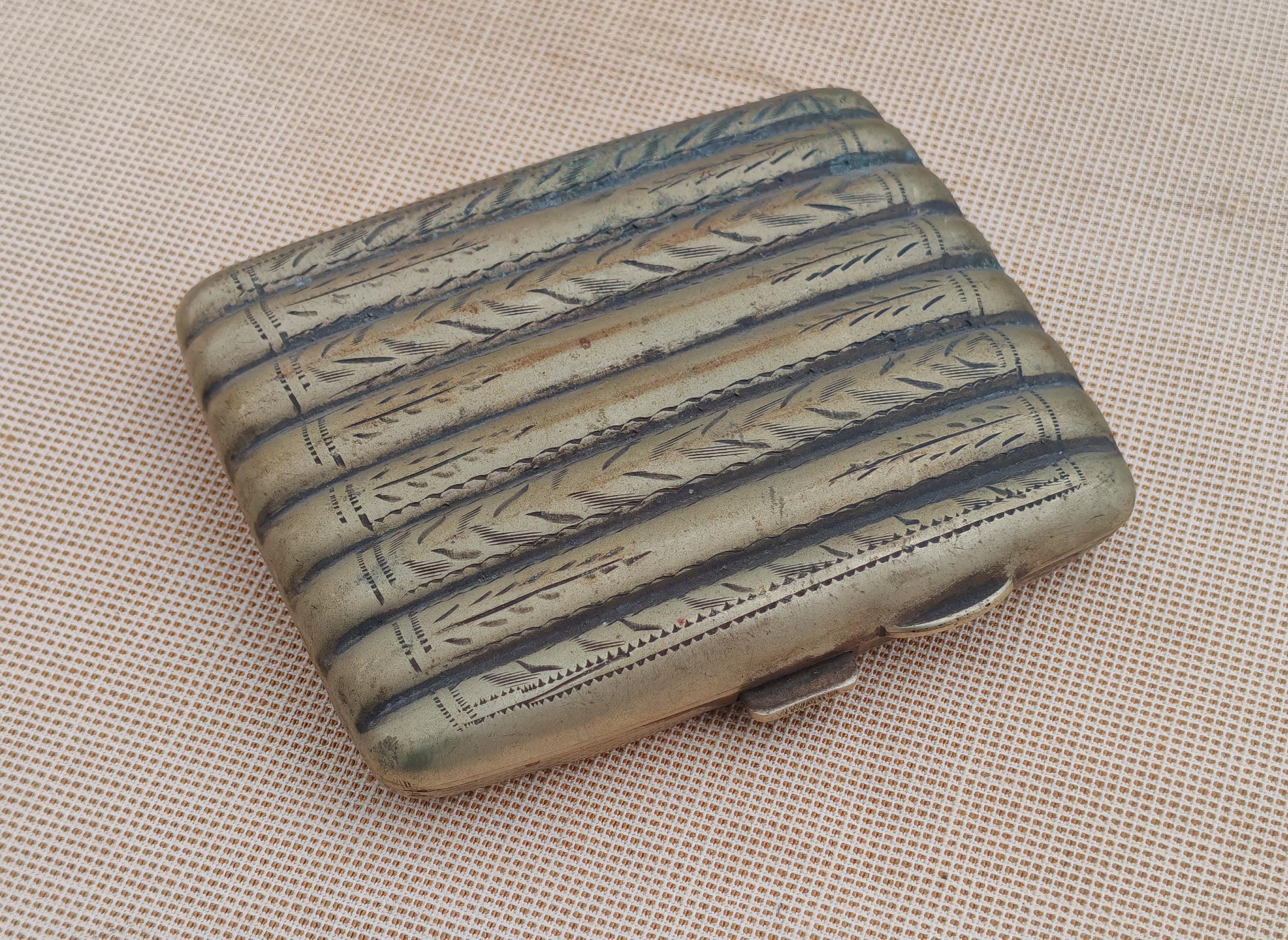 Vintage Metal Cigarette Case – Ribbed & Engraved Design – 8.5cm x 7.5cm x 1.5cm – Germany Marked