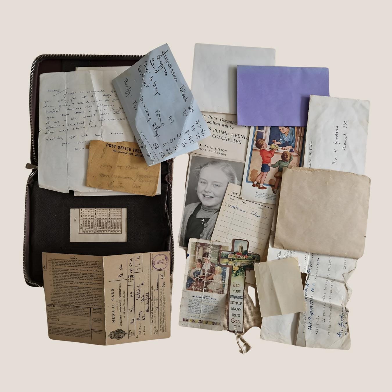 18 x vintage ephemera in a brown wallet: 1952 Calender, Photograph, Envelope, Medical Card, Religiou