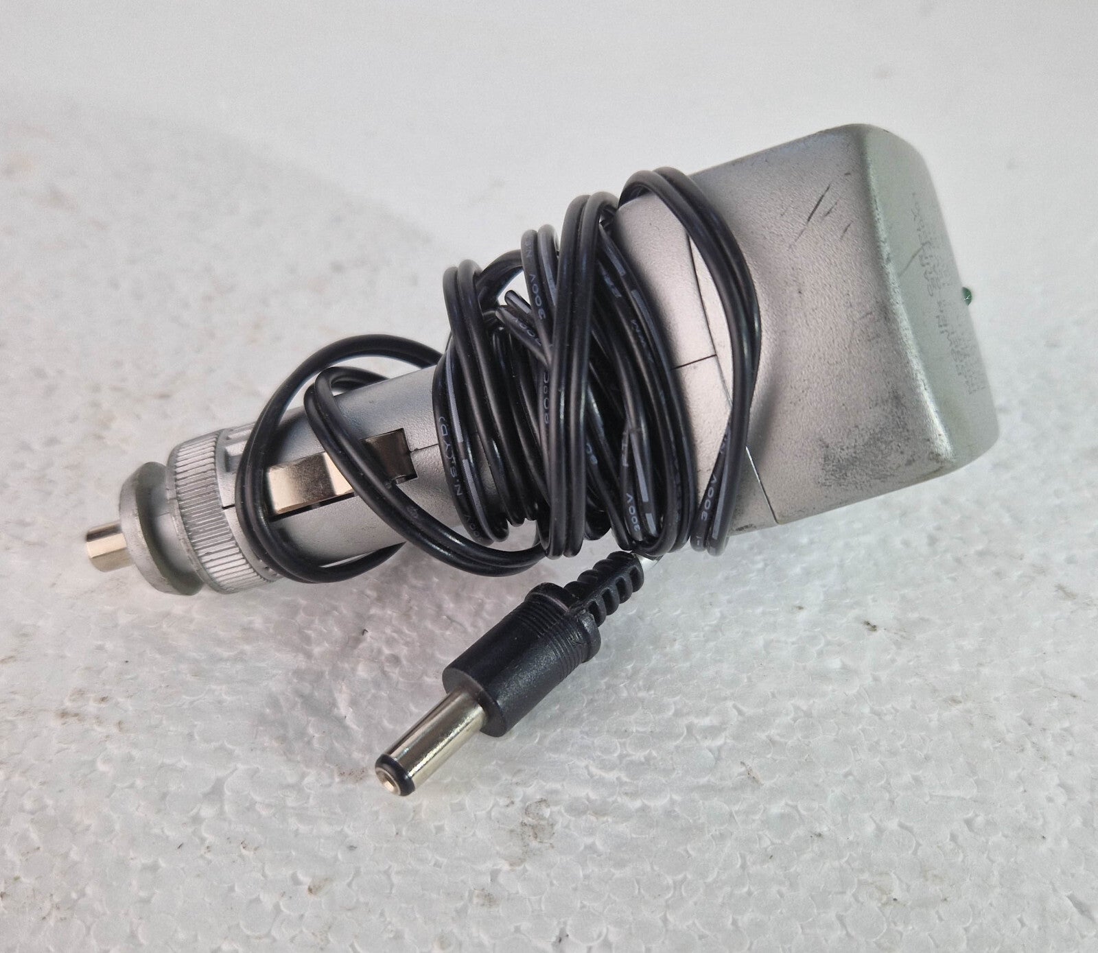 GOODMANS IN CAR POWER SUPPLY CA1220/01 12V 2A
