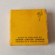 Load image into Gallery viewer, Kodisk Close-Up Lens +1 No. 255 Vintage Lens with Original Box &amp; Manual
