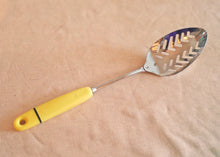 Load image into Gallery viewer, Vintage Slotted Serving Spoon / Skimmer – Plastic Handle – 27.5cm – Used
