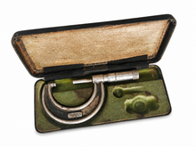 Load image into Gallery viewer, JT Slocomb Co 1"-2" Micrometer Gauge Vintage Precision Measuring Tool w/ Case
