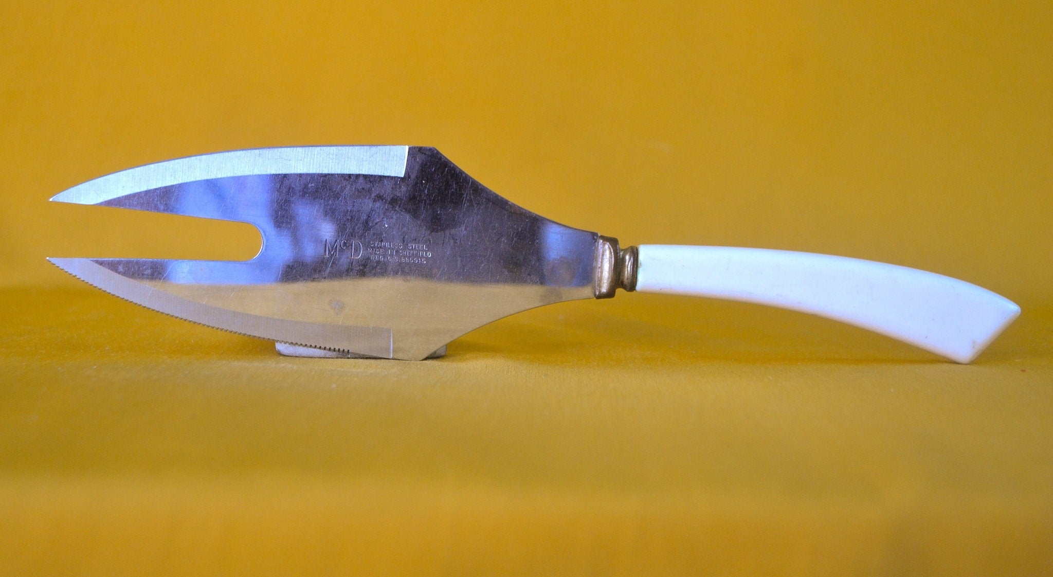 Vintage 1950s McD Stainless Meat Cheese Cake Slice Server White Plastic Handle