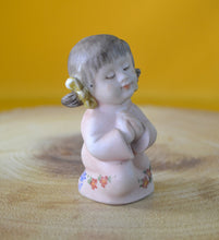 Load image into Gallery viewer, PRAYING CHILD Girl Porcelain Figurine Kneeling Vintage G Scotts W947

