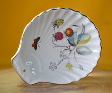 Load image into Gallery viewer, Royal Worcester STRAWBERRY FAIR Shell Shaped Dish (Shape 32 Size 3)
