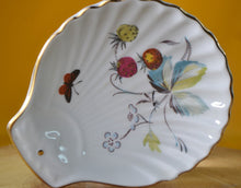 Load image into Gallery viewer, Royal Worcester STRAWBERRY FAIR Shell Shaped Dish (Shape 32 Size 3)
