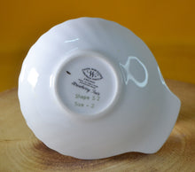 Load image into Gallery viewer, Royal Worcester STRAWBERRY FAIR Shell Shaped Dish (Shape 32 Size 3)
