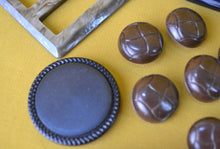 Load image into Gallery viewer, 28 x Vintage White 1930s 40s 50s Belt Buckles &amp; Buttons Art Deco Bakelite/ Plastic
