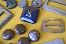Load image into Gallery viewer, 28 x Vintage White 1930s 40s 50s Belt Buckles &amp; Buttons Art Deco Bakelite/ Plastic
