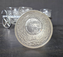 Load image into Gallery viewer, Ravenhead Siesta Vintage Bark-effect Set Glass x6 Tumbler 5oz/14cl with metal wagon caddy glass holder

