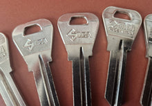 Load image into Gallery viewer, 5 x SILCA WE11  BLANK KEYS, UNCUT, FOR AUTOMOTIVE CARS
