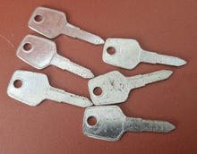 Load image into Gallery viewer, 6 x EAST LAKE HD67 BLANK KEYS, UNCUT, FOR AUTOMOTIVE CARS
