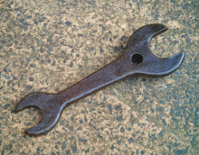 Load image into Gallery viewer, Vintage Combination Gas Bottle Spanner 17cm Dual End with Square Socket

