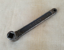 Load image into Gallery viewer, Vintage B.O.C SA 9/32 Gas Bottle Cylinder Spindle Key , 11cm long
