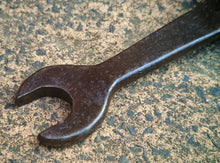 Load image into Gallery viewer, Vintage Combination Gas Bottle Spanner 17cm Dual End with Square Socket
