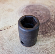 Load image into Gallery viewer, SNAP ON Tools IM200 1/2" Drive 5/8" Impact Socket 6 Point USA
