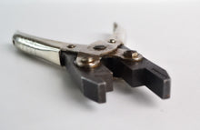 Load image into Gallery viewer, ITT CANNON 320-7445-000 Termination Terminating Tool Hand Crimp
