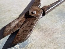 Load image into Gallery viewer, Vintage Gilbow Heavy Duty Tin Snips Tool , 21cm long
