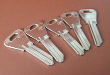 Load image into Gallery viewer, 5 x SILCA WE11  BLANK KEYS, UNCUT, FOR AUTOMOTIVE CARS

