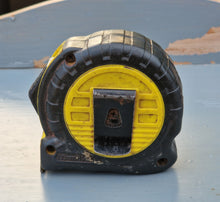 Load image into Gallery viewer, Hecas 7.5M Tape Measure 25FT Heavy Duty Industrial 25mm Width Smooth Blade
