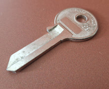 Load image into Gallery viewer, 5 Silca VI081 Key Blank for Viro Cylinders Blade Length 26.500mm Blade W 8.800mm
