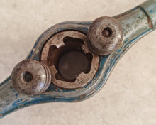 Load image into Gallery viewer, Genuine Vintage 1" x 16 TPI Round Threading Die + 40cm Die Holder Handle
