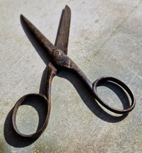 Load image into Gallery viewer, Pair Pre-1970's Vintage Small Steel Sewing Scissors , 15cm long
