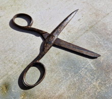 Load image into Gallery viewer, Pair Pre-1970's Vintage Small Steel Sewing Scissors , 15cm long
