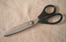 Load image into Gallery viewer, Vintage PAL Pinking Shears / Craft Scissors – Black Handle – 19.3cm – Display
