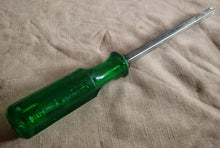 Load image into Gallery viewer, Title: Draper Phillips Screwdriver No.3 – Green Handle – Heavy Duty – 27cm
