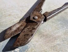 Load image into Gallery viewer, Vintage Gilbow Heavy Duty Tin Snips Tool , 21cm long
