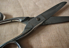 Load image into Gallery viewer, Title: Vintage Richards Speednix Tailor’s Shears Sheffield England – 16.5cm Used
