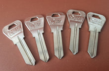 Load image into Gallery viewer, 5 x SILCA WE11  BLANK KEYS, UNCUT, FOR AUTOMOTIVE CARS
