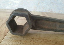 Load image into Gallery viewer, Antique Cast Iron 1" AF  Jack Crank Winding Handle / spanner No.3
