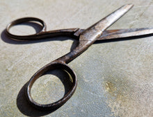 Load image into Gallery viewer, Pair Pre-1970's Vintage Small Steel Sewing Scissors , 15cm long
