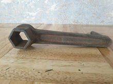 Load image into Gallery viewer, Antique Cast Iron 1" AF  Jack Crank Winding Handle / spanner No.3
