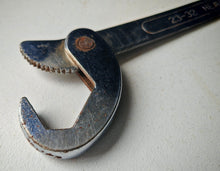 Load image into Gallery viewer, Vintage Master Wrench – Adjustable Pipe Spanner 7/8" to 1 1/4" (23–32mm) Heavy
