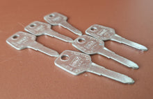 Load image into Gallery viewer, 6 x EAST LAKE HD67 BLANK KEYS, UNCUT, FOR AUTOMOTIVE CARS
