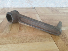 Load image into Gallery viewer, Antique Cast Iron 1" AF  Jack Crank Winding Handle / spanner No.3
