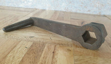 Load image into Gallery viewer, Antique Cast Iron 1" AF  Jack Crank Winding Handle / spanner No.3

