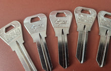 Load image into Gallery viewer, 5 x SILCA WE11  BLANK KEYS, UNCUT, FOR AUTOMOTIVE CARS
