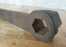 Load image into Gallery viewer, Antique Cast Iron 1" AF  Jack Crank Winding Handle / spanner No.3

