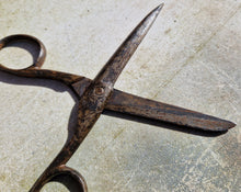 Load image into Gallery viewer, Pair Pre-1970's Vintage Small Steel Sewing Scissors , 15cm long
