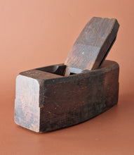 Load image into Gallery viewer, Antique Beech Wood Coffin Shaped Hand Plane Carpentry Woodworking Tool Cast Stee
