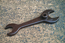 Load image into Gallery viewer, Vintage Combination Gas Bottle Spanner 17cm Dual End with Square Socket
